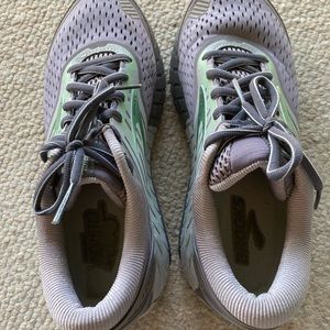 SOLD-Brooks Ariel '18 Running Shoe-size 10M- Gently used.